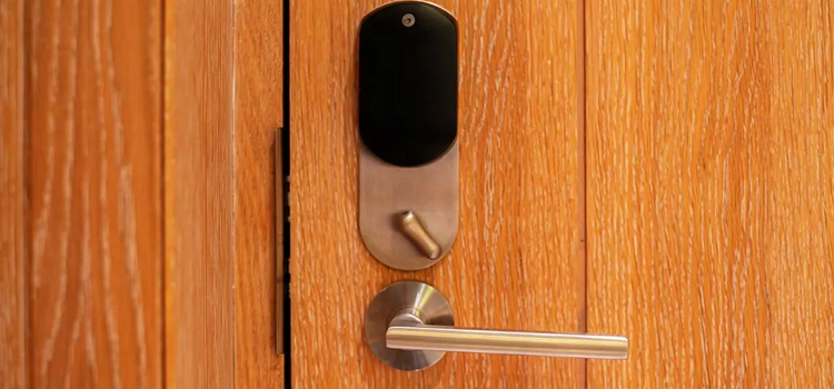 Automatic Locking Door Knob Lucerne Valley